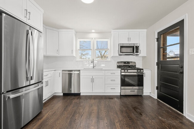 Building Photo - 141 N Peck Ave