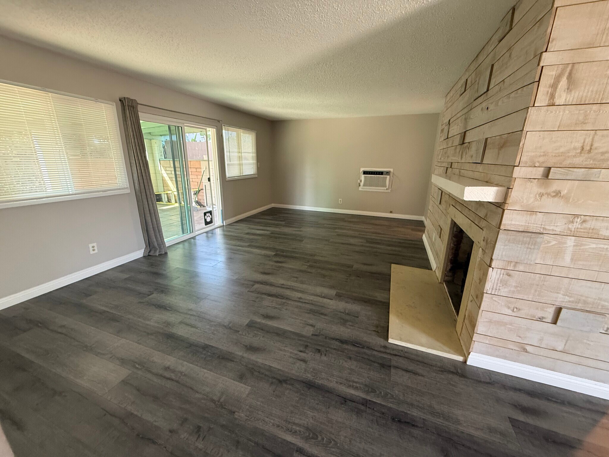 Living Room - 8841 Sovereign Rd