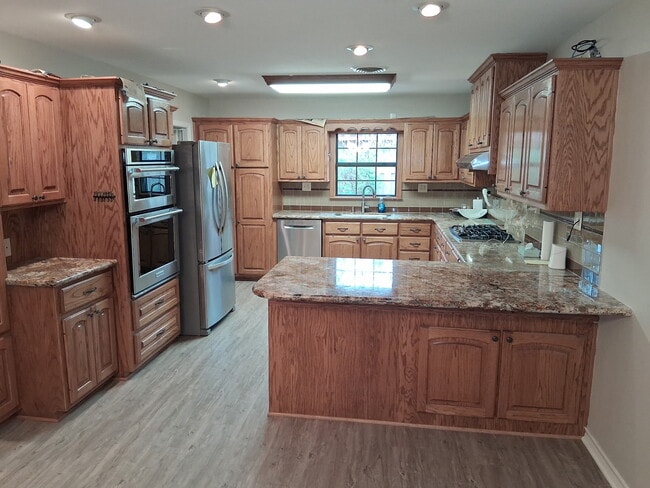 Building Photo - 4606 Begonia St