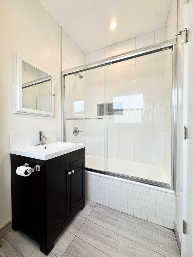 Building Photo - ***1 Bed 1 Bath apartment in the most desirable part of Pasadena***