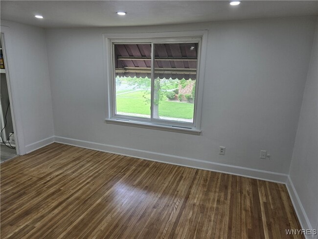 Building Photo - 288 Parker St