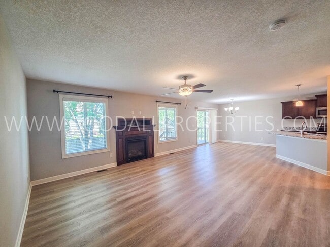 Building Photo - 885 Northview Dr