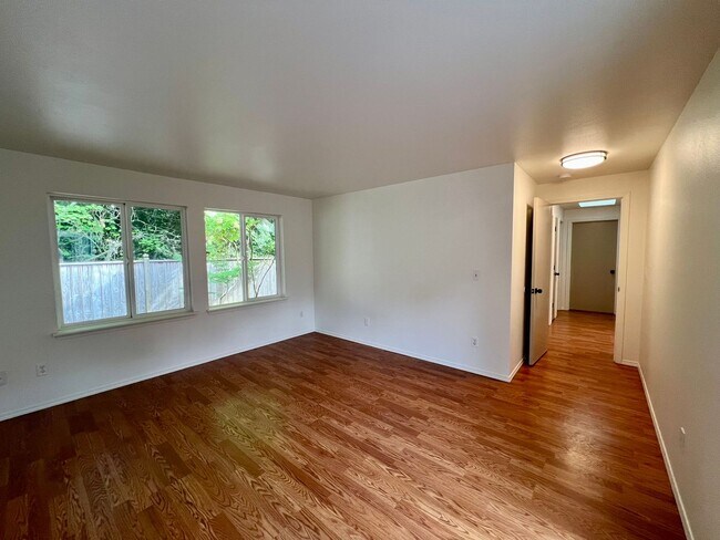 Building Photo - Move-In Special! Remodeled Rambler with La...