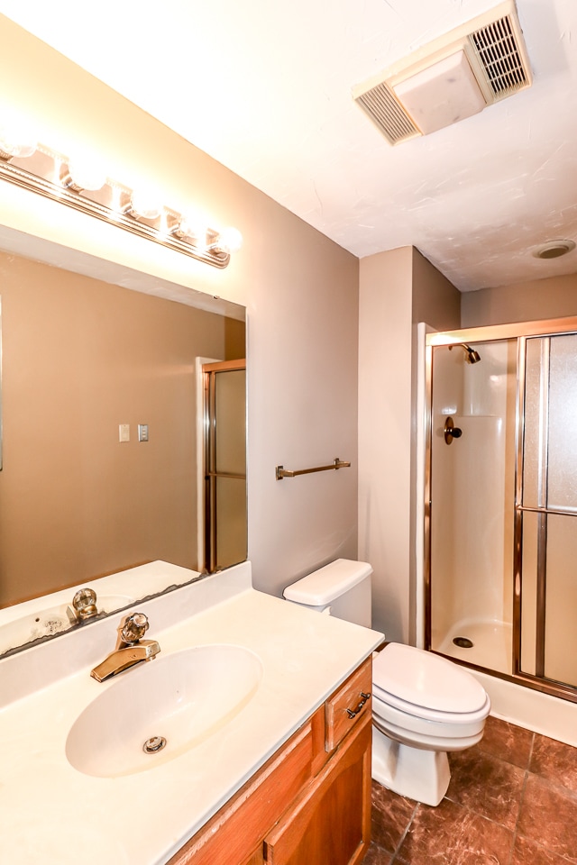 Building Photo - Beautiful 3 bedroom, 3 bath,  mother-in-law sweet with full kitchen in lower level.