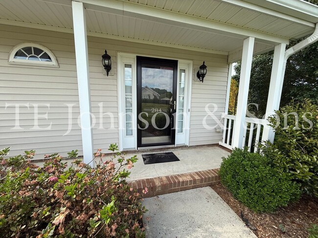 Building Photo - Charming 3-Bedroom Home with Modern Comfor...