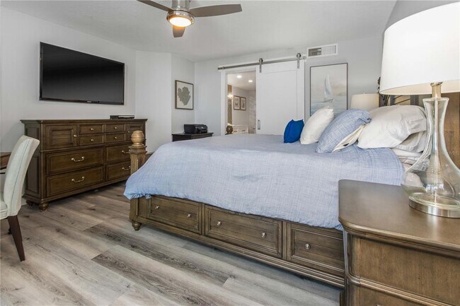 Building Photo - 690 Island Way