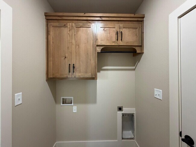 Building Photo - 406 Essex Ln