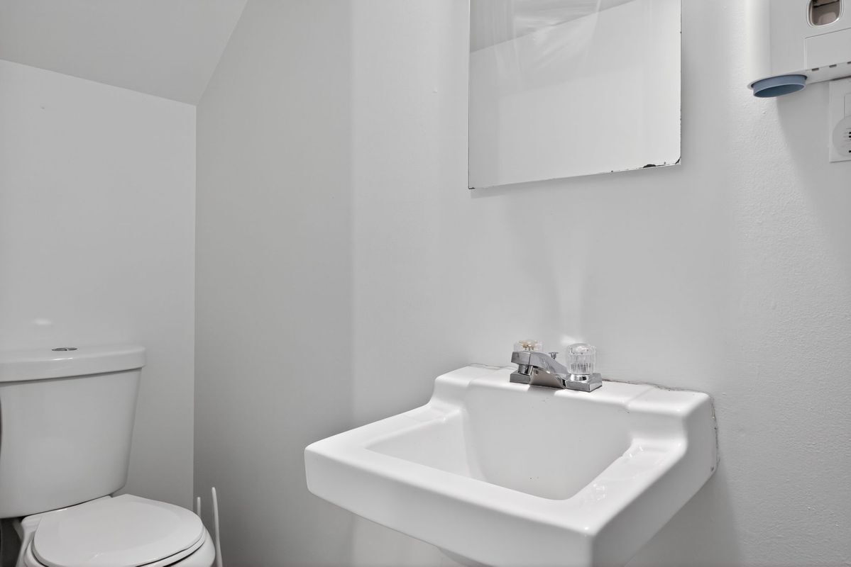 Building Photo - 213 Tilford Rd