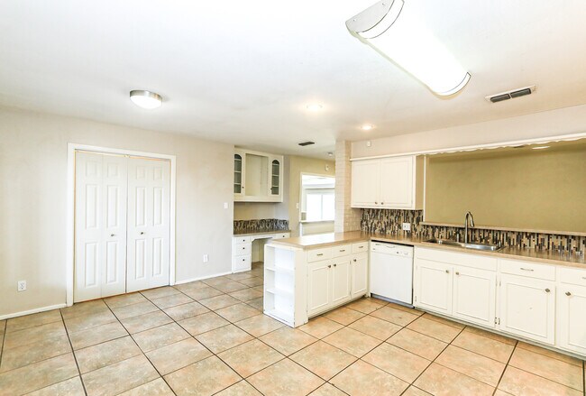 Building Photo - 2517 33rd St