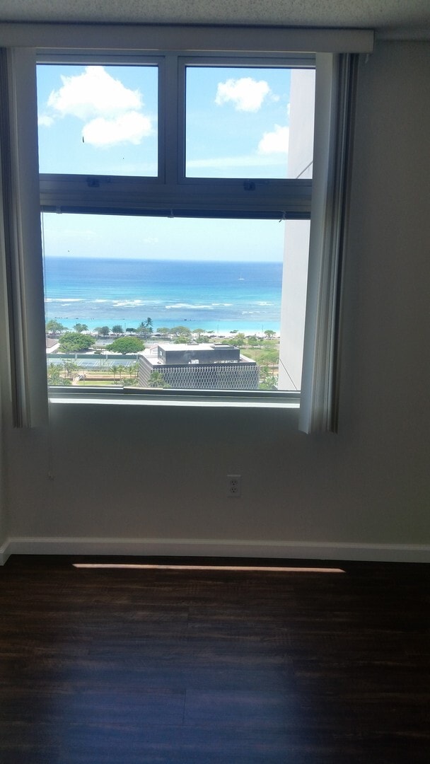 Building Photo - UPGRADED and AFFORDABLE in Kakaako!
