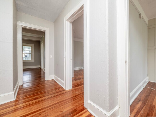 Building Photo - 33 Seaview Ave