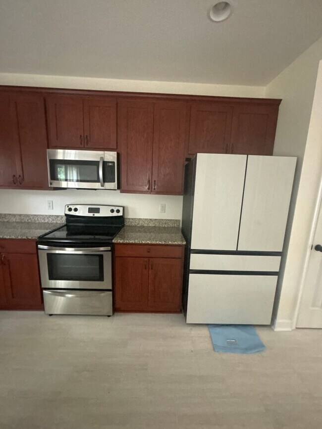Building Photo - Spacious 4-Bedroom Home Near Base – No Tun...