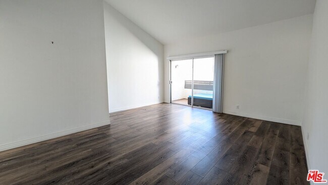 Building Photo - 1696 Palisades Dr