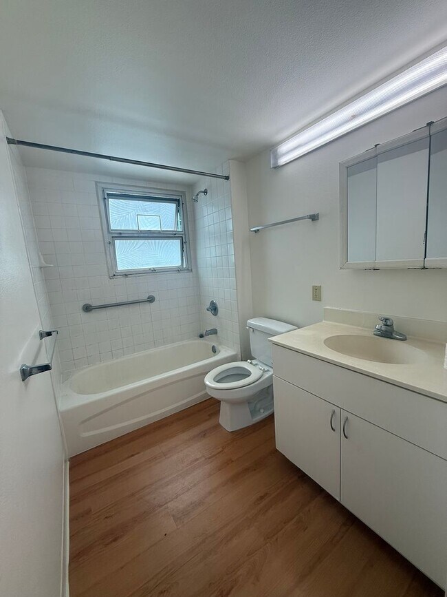 Building Photo - AC in Every Room. TWO Parking Stalls.