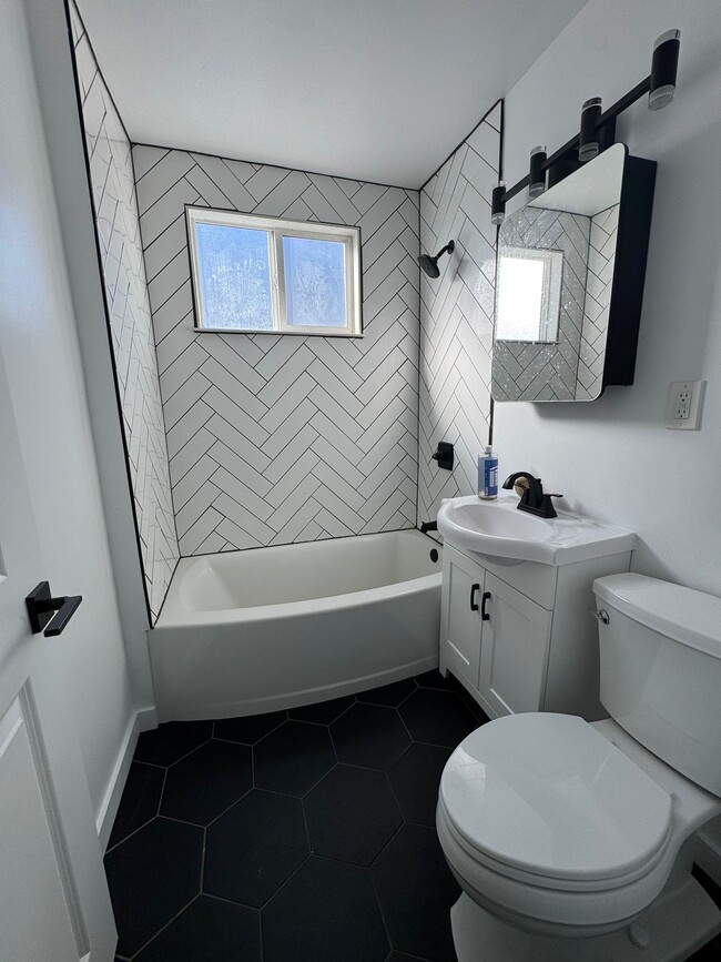 Building Photo - 317 Tennyson Rd