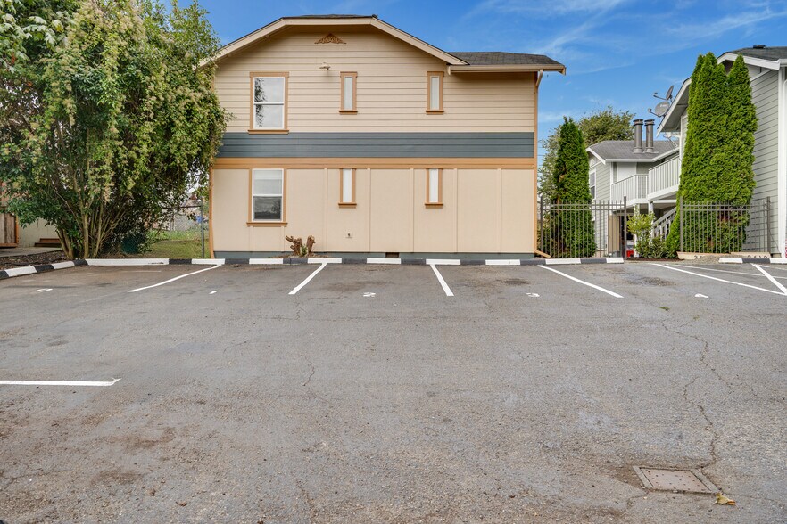 Building Photo - 2412 S I St