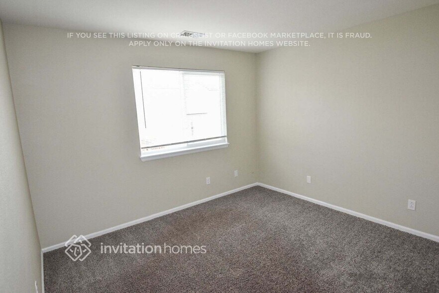 Building Photo - 2455 S Gibralter Way