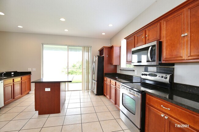 Building Photo - Gorgeous 4/2.5 Home with a 2 Car Garage Lo...