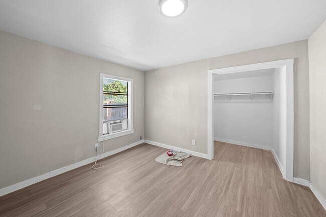 Building Photo - 8 Jennische St