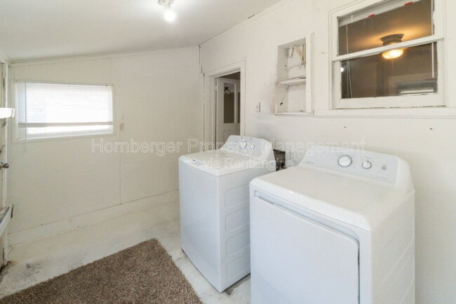 Building Photo - 611 E Longfellow Ave