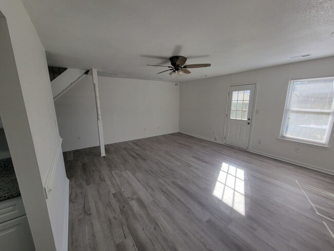 Building Photo - 1550 Fairfax Dr