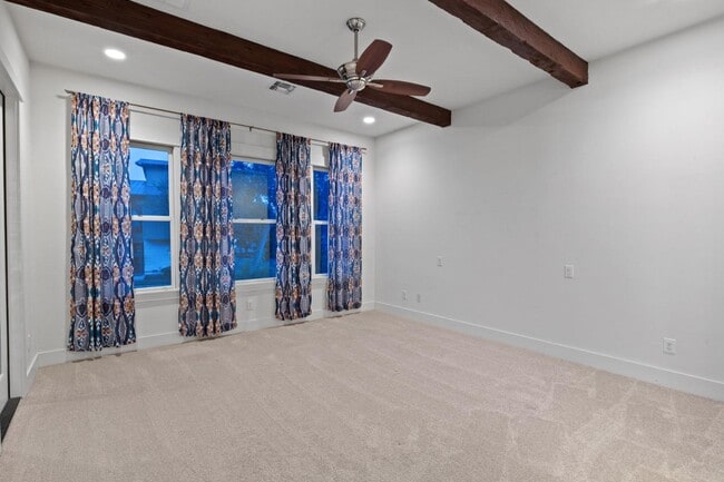 Building Photo - 2217 Seabiscuit Cv