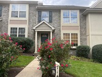 Building Photo - Beautiful Luxury 3 Bedroom Townhome in Lan...