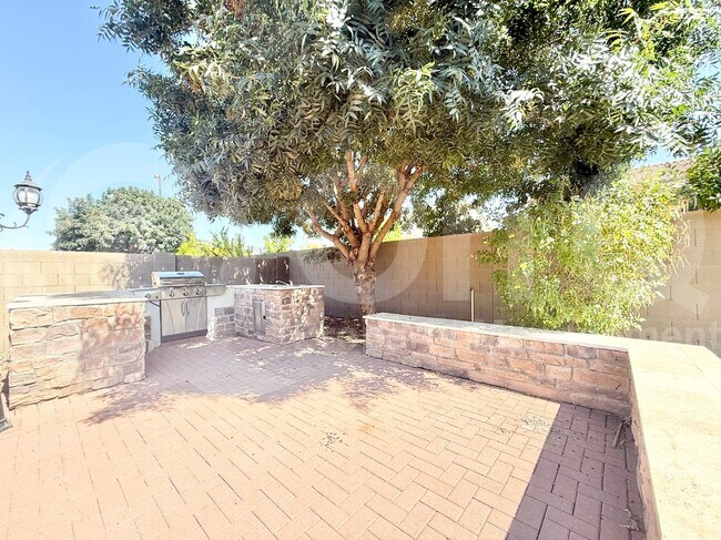 Building Photo - 3159 E Chisum Ln