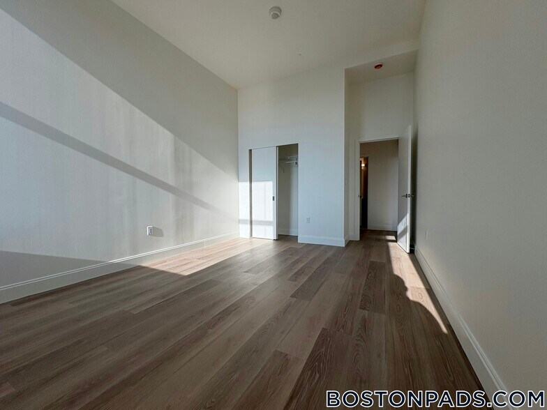 Building Photo - 1079 Commonwealth Ave