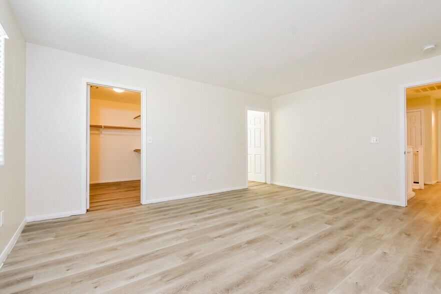 Building Photo - 5900 Taj Mahal Dr