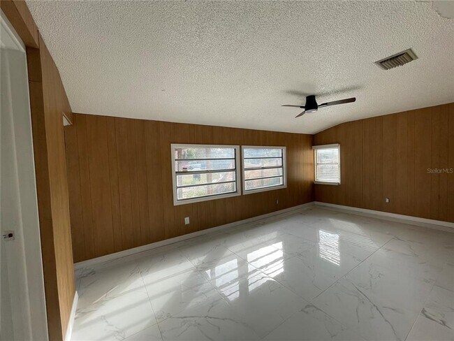 Building Photo - 1657 N Chickasaw Trail