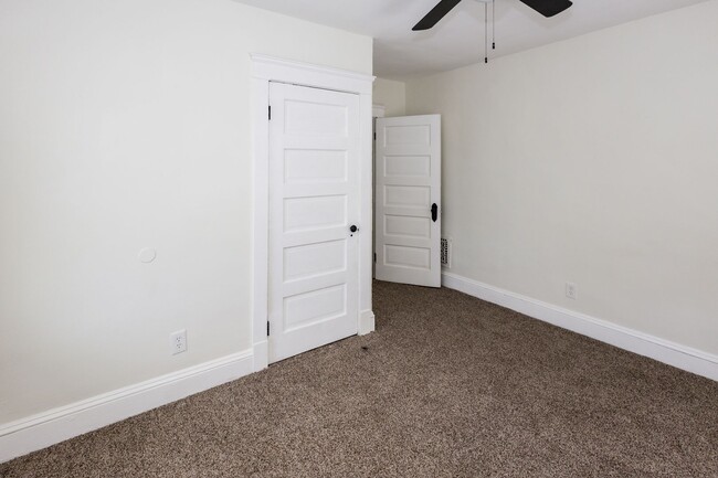 Building Photo - 3971 E 71st St