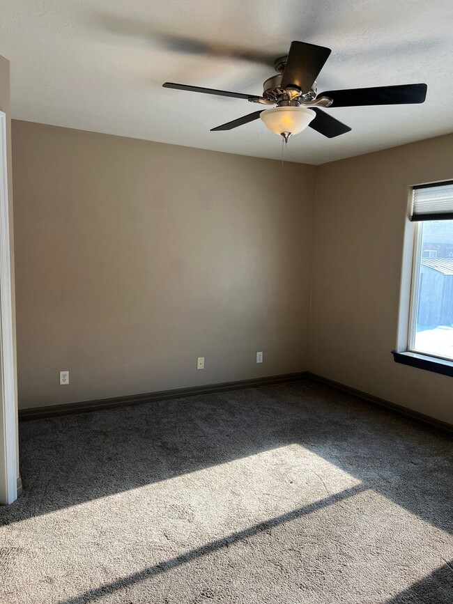 Building Photo - $500 OFF THE FIRST MONTHS RENT!! Cozy 3-Be...