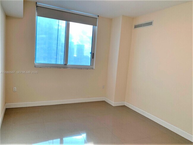 Building Photo - 1745 E Hallandale Beach Blvd