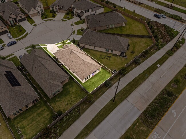 Building Photo - 8711 Hbr Pnes Dr