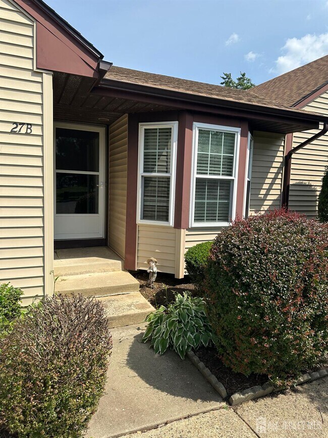 Building Photo - 27B Benjamin Franklin Dr