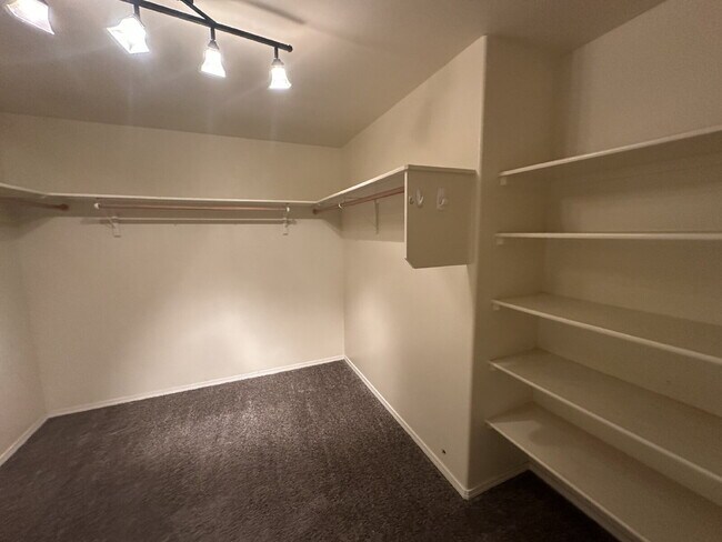 Building Photo - "Spacious 4-Bedroom Gem with 2.5 Bathrooms...