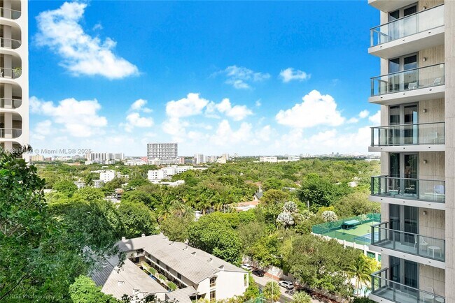 Building Photo - 2655 S Bayshore Dr