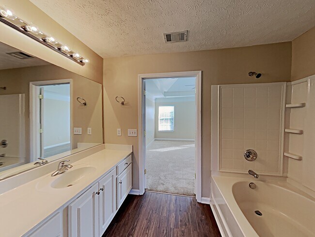 Building Photo - 157 Walton Trace S