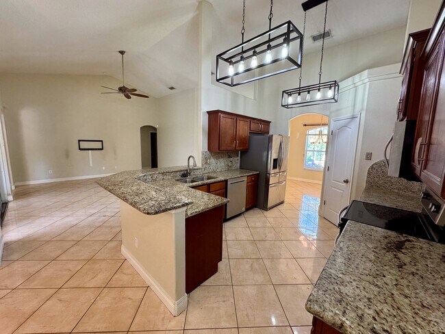 Building Photo - 774 Princeton Dr