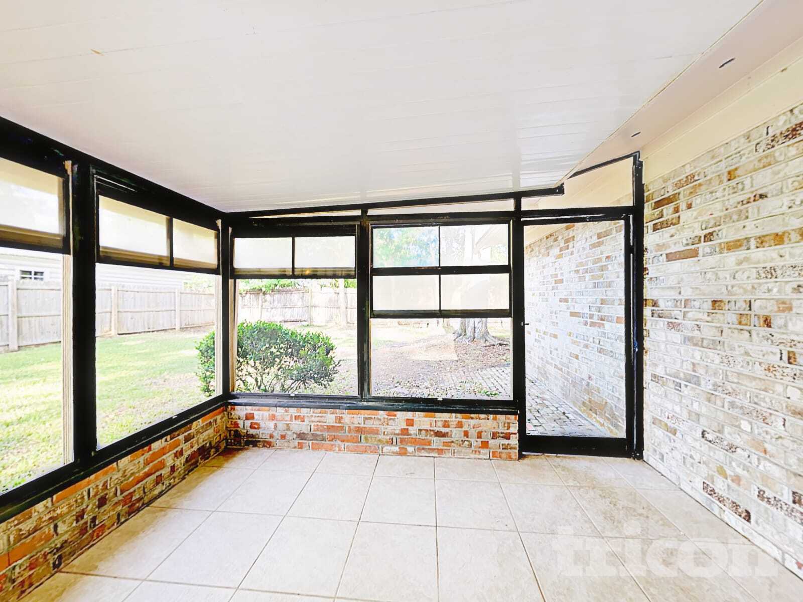 Building Photo - 1734 Alder Dr