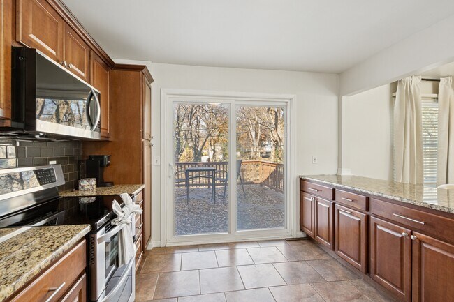 Building Photo - 10106 W 91st St