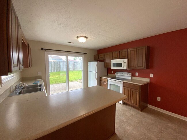 Building Photo - Beautiful 3 bedroom, 2 bath unfurnished home in Neighborhoods of Holly Ridge