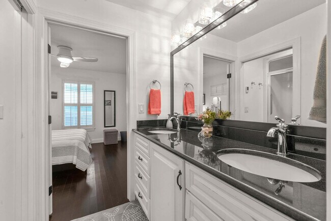 Building Photo - 36 Weeden St