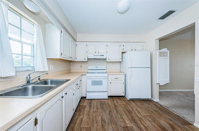 Building Photo - 1706 Belleair Forest Dr