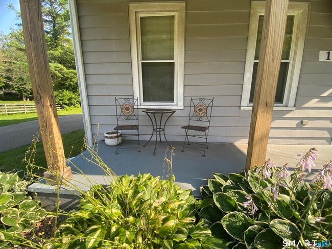 Building Photo - 114 Nooks Hill Rd