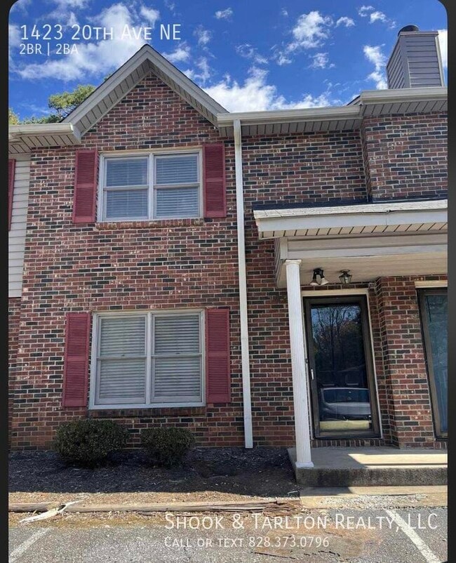 Building Photo - 1423 20th Ave NE