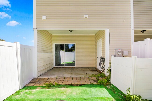 Building Photo - 511 Justice Farm Dr