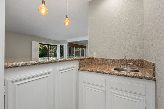 Building Photo - 109 Avenida Mesita