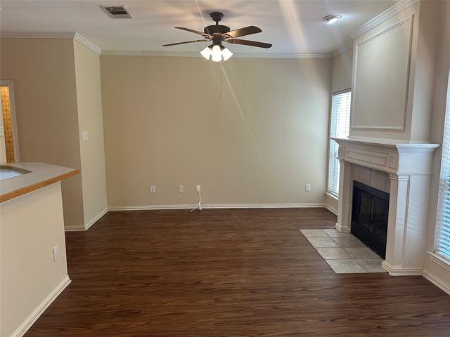 Building Photo - 2400 Southlake Ct